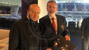 Pinto da Costa ofereceu coleção sobre Pinga a Carlos Pereira 