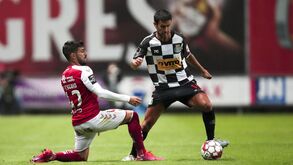 Companheiros de equipa consolaram Esgaio no final da derrota com o Boavista