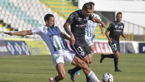 Carlos na vaga de Lincoln para o duelo com o Benfica