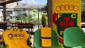 Nas bancadas dos cafés