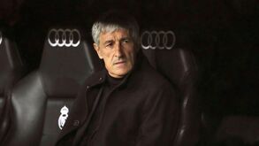 Quique Setién espera receber o Nápoles em Camp Nou e critica eliminação em jogo único