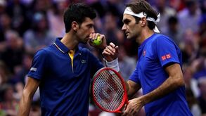 Pai de Djokovic arrasa Federer: «Vá para casa, crie os filhos, vá esquiar, faça alguma coisa»