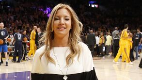 «Vai para o inferno, junta-te a Kobe Bryant»: a carta chocante que presidente dos Lakers recebeu