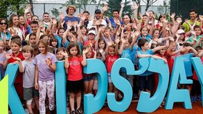 Abraços, jogos de basket e até convívio com crianças: Dimitrov dá positivo e lança o pânico  