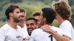 Coronavírus: Teste positivo de Dimitrov leva à suspensão do torneio de Djokovic