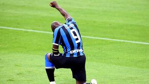 George Floyd lembrado por Lukaku