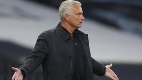Mercado em direto: Defesa belga pode trocar Mourinho por Paulo Fonseca 