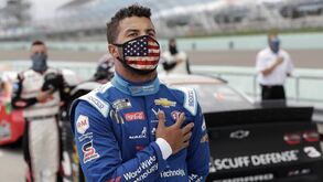NASCAR em choque: piloto afro-americano encontra corda para enforcamento na sua garagem