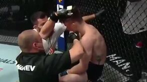 «Não aguento mais»: levou uma tareia em cinco minutos, ignorou treinador e desistiu