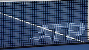 ATP insta tenistas a 'estrita adesão' ao distanciamento social após testes positivos