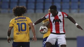 Três saídas para reduzir custos no Leixões