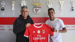 Brasileiros dizem que Benfica adiou pagamento de Pedrinho mas Corinthians nega