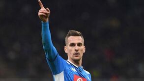 Nápoles vence Verona e isola-se no 6.º lugar da Serie A