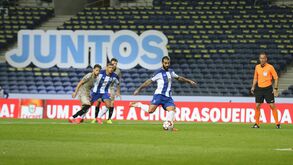 Alex Telles tem um amigo na marca dos onze metros