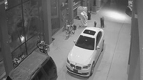 Como reagiria se dois ursos lhe aparecessem em casa? Jogador da NFL fugiu a sete pés