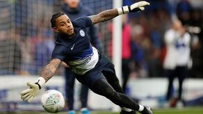 Mercado: V. Guimarães contrata no Chelsea, PSG atento a bronca no Tottenham e Cédric oficializado