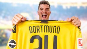 Thomas Meunier deixa PSG e assina pelo Borussia Dortmund