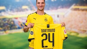 Meunier é confirmado e adepto do PSG ridiculariza contratação 