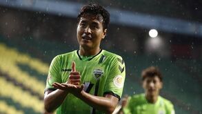 Jeonbuk vence em casa do Ulsan e reforça liderança sob o olhar de Paulo Bento