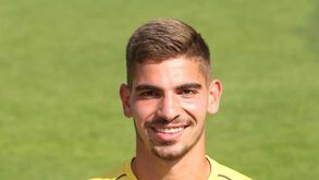 Ac. Viseu fecha baliza com renovação de Elísio