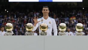 Consegue adivinhar todos os jogadores que conquistaram a Bola de Ouro? Tente aqui neste quiz