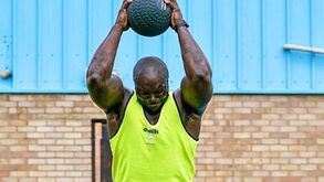 Amor ao Liverpool valeu multa a Adebayo mas a 'besta' também já traiu o clube do coração