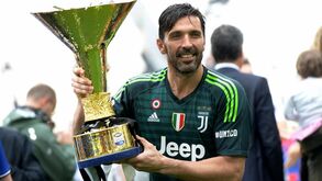 Buffon renova com a Juve: PSG foi apeadeiro numa caminhada que quase parou no FC Porto