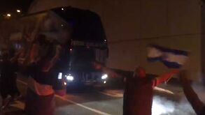 Do Seixal ao Dragão o contraste não podia ser maior: adeptos do FC Porto receberam equipa desta forma