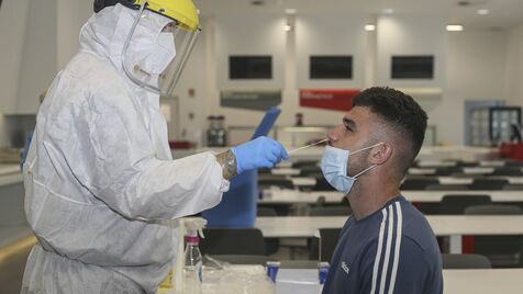 Jogadores do Benfica fazem novos testes à Covid-19: veja as imagens