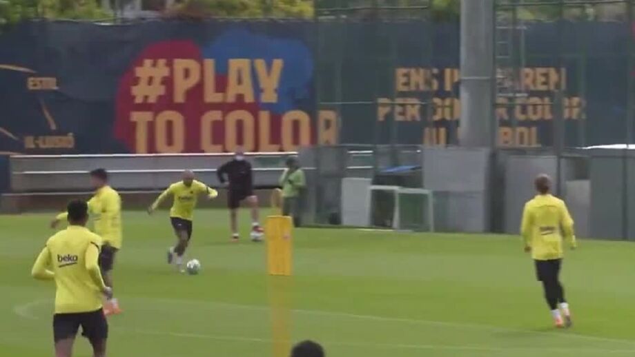 Na gaveta: Braithwaite marcou este golaço no treino do Barcelona
