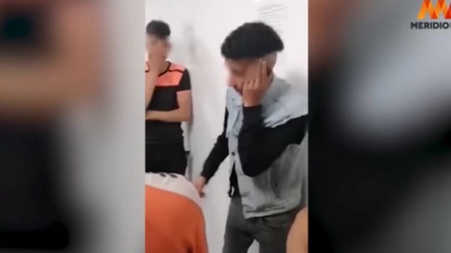 Imagens que revoltam Itália: polícia obriga migrantes a esbofetearem-se