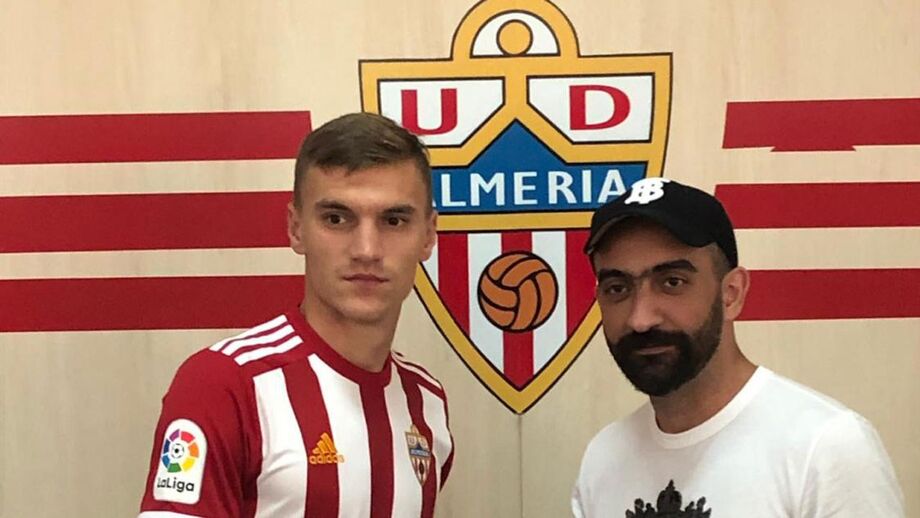 Nikola Maras fica no Almería