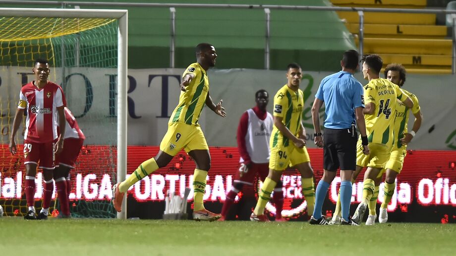 Ronan é o único avançado eficaz em casa