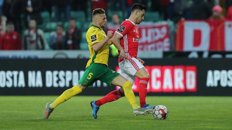 Oleg seguro no corredor