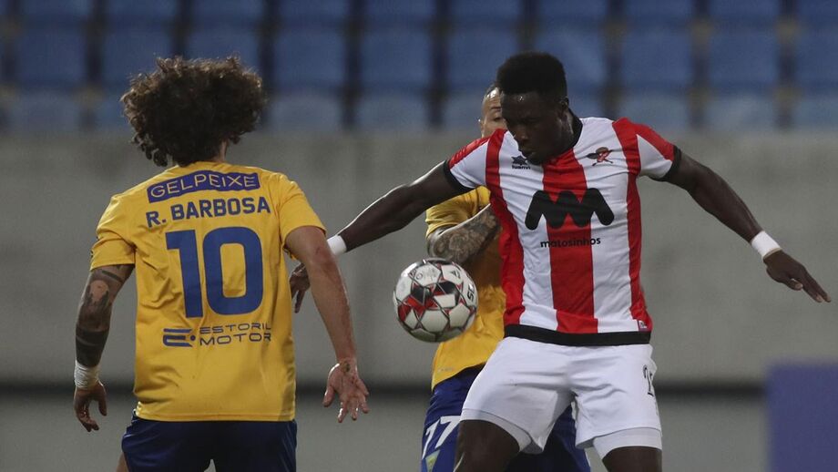 Três saídas para reduzir custos no Leixões