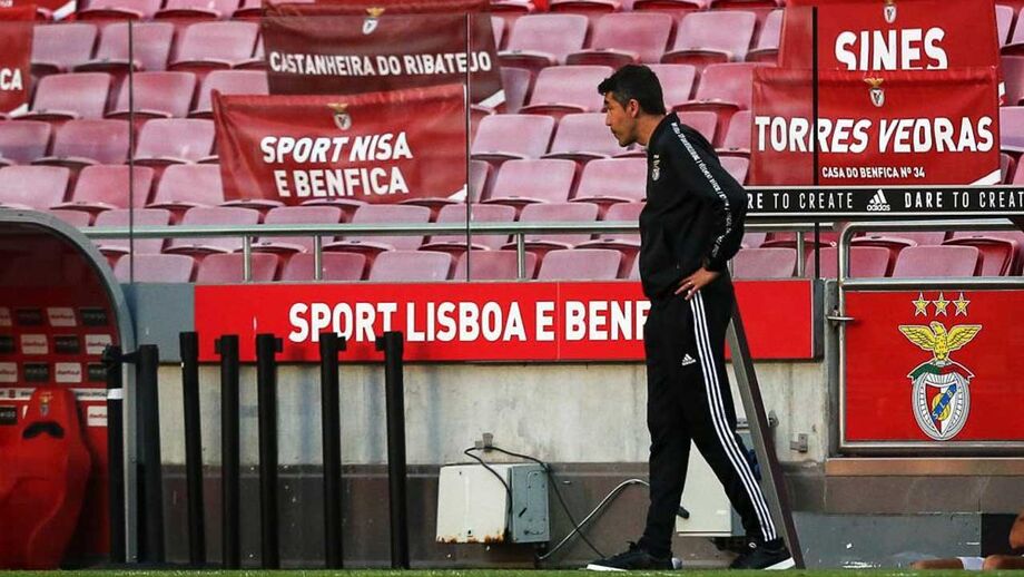«Se tivesse vergonha Bruno Lage demitia-se»: como o universo benfiquista está a reagir à histórica derrota