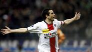 15 Pauleta - 0.56 golos por jogo (201 golos em 359 jogos)