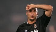 14 Ronaldo - 0.56 golos por jogo (120 golos em 214 jogos)