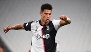 2 Cristiano Ronaldo - 0.77 golos por jogo (626 golos em 812 jogos)