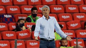 Pai de Griezmann 'ataca' treinador do Barcelona: «És um simples passageiro»