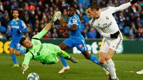 Merengues tentam aproveitar deslize do Barcelona