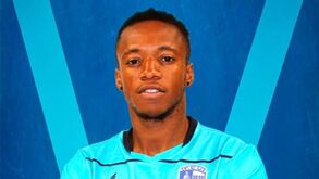 Vizela renova com Okoli