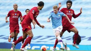 De Bruyne inaugura o marcador de penálti