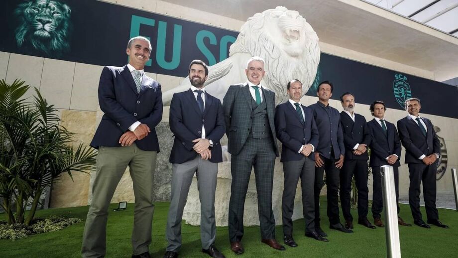 Sporting recebe duas estátuas de leões no 114.º aniversário