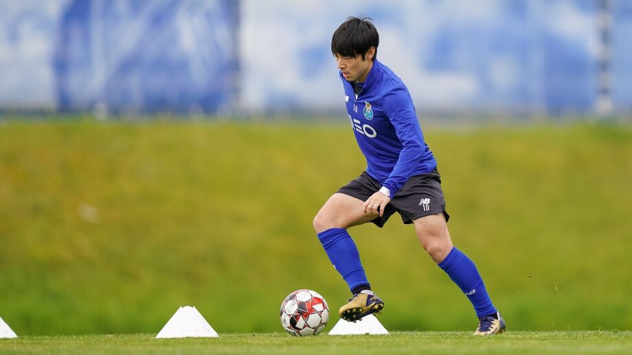 Nakajima trabalha à parte no Olival