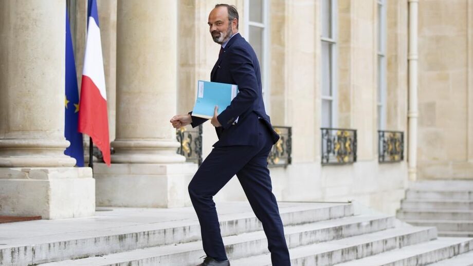 Primeiro-ministro francês demite-se