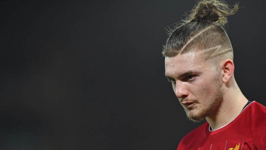 Harvey Elliott: O miúdo que bateu recordes já é 'gente grande' no Liverpool