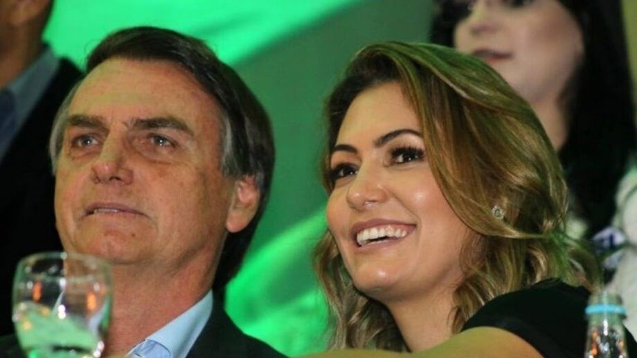 Mulher de Bolsonaro com teste negativo à Covid-19