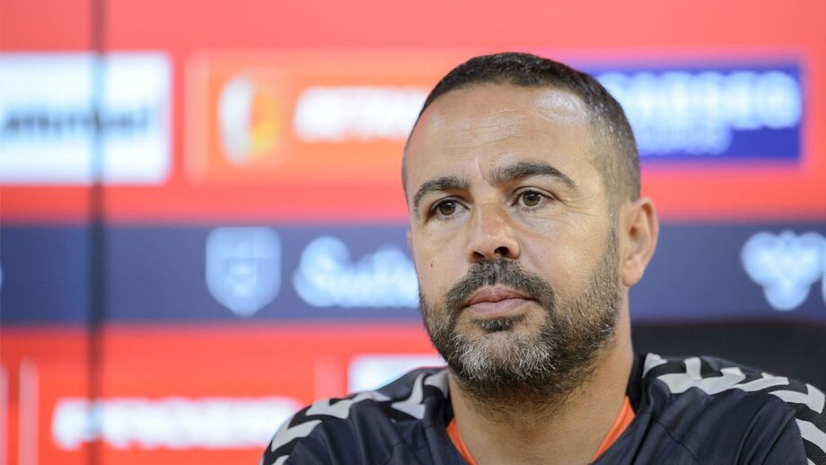 Artur Jorge convoca 21 jogadores para jogo com o Belenenses SAD