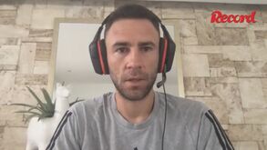 Miguel Layún rendido a Corona, até como lateral: «Fez uma temporada de topo»